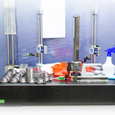 Aby uniknąć wpływu temperatury na wynik, urządzenie do pomiaru wysokości zbudowano z marmuru