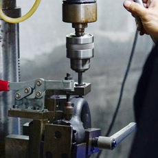 Dzięki zmianie rozmiaru przyrządu i wiertła wiertarka może pracować z dowolną częścią narzędzia pneumatycznego